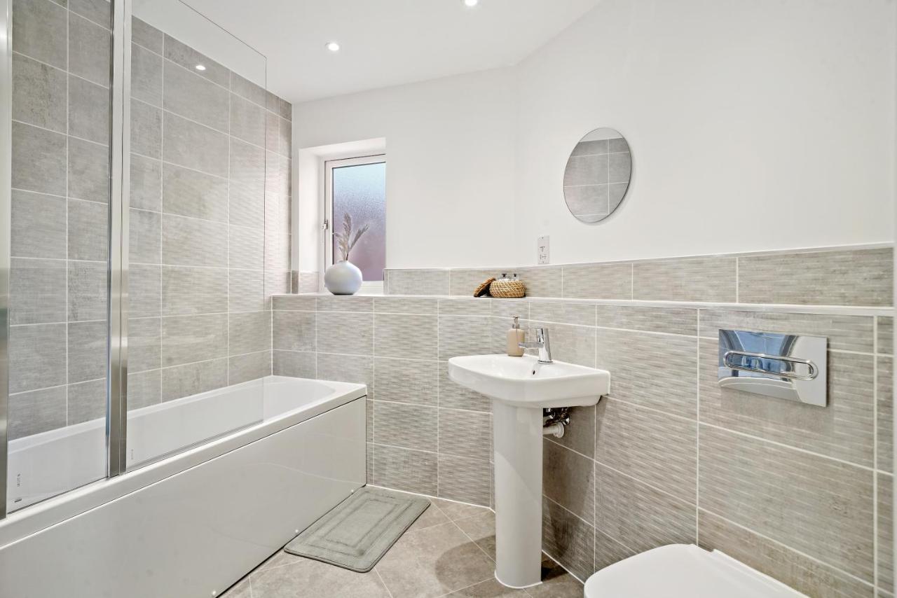 Luxury Apartment At Holt House Милтон-Кейнс Экстерьер фото
