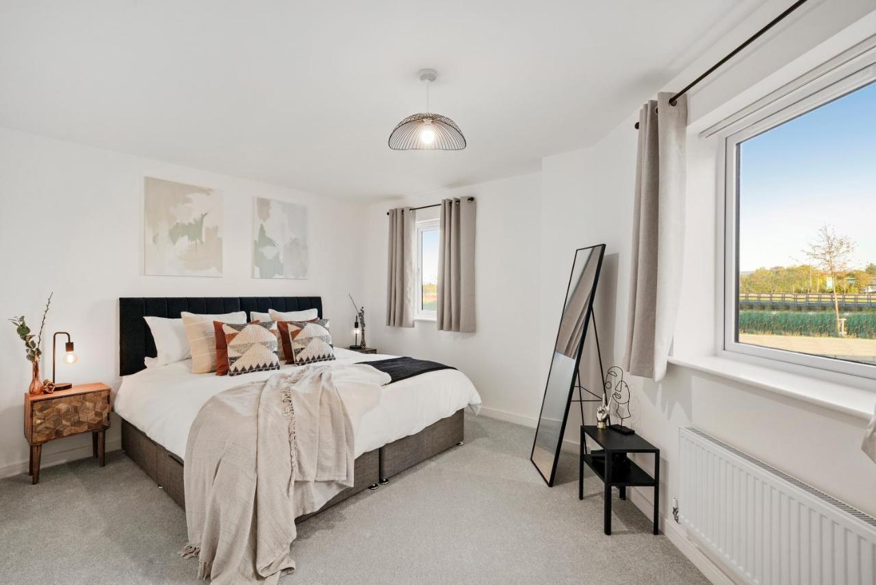 Luxury Apartment At Holt House Милтон-Кейнс Экстерьер фото